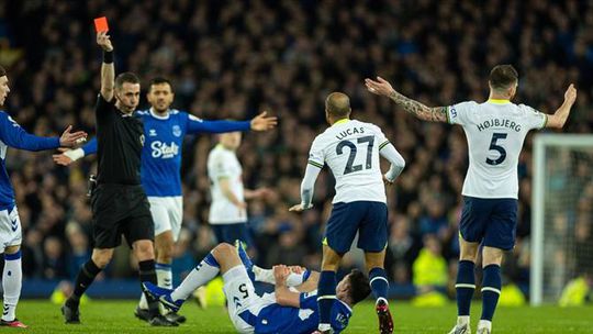 Golaço empata Tottenham no primeiro jogo sem Antonio Conte (vídeo)