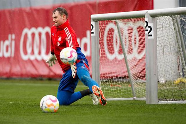 Neuer regressa aos treinos após cinco meses (vídeo)