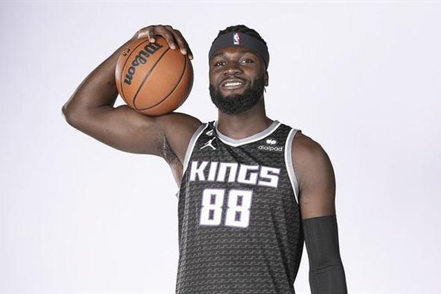 Neemias Queta a distribuir «arroz» na G-League