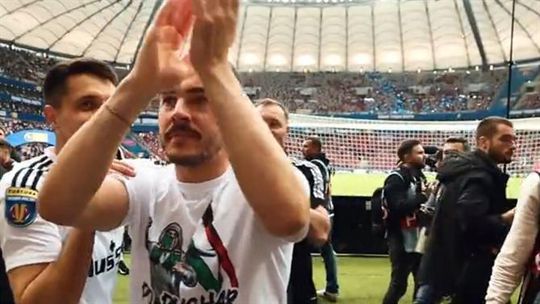 Ex-Benfica emociona-se com carinho dos adeptos após expulsão (vídeo)