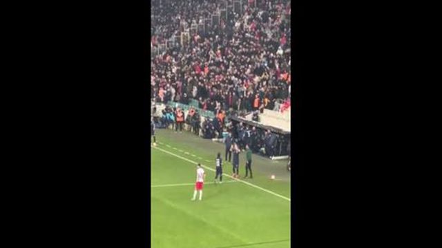 Modric ovacionado pelos adeptos da Turquia