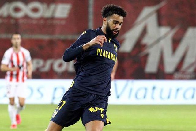 Pablo, filho de ex-dragão, trata da naturalização