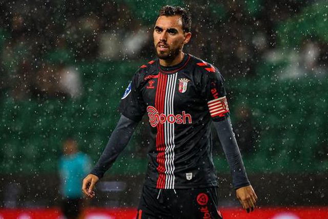 A uma vitória da Champions