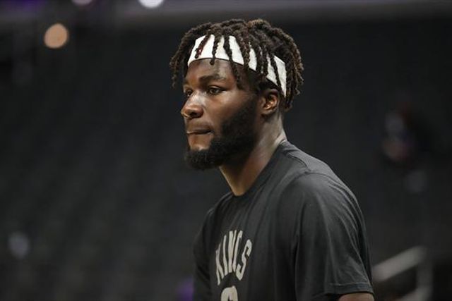 Neemias Queta no cinco ideal da G League