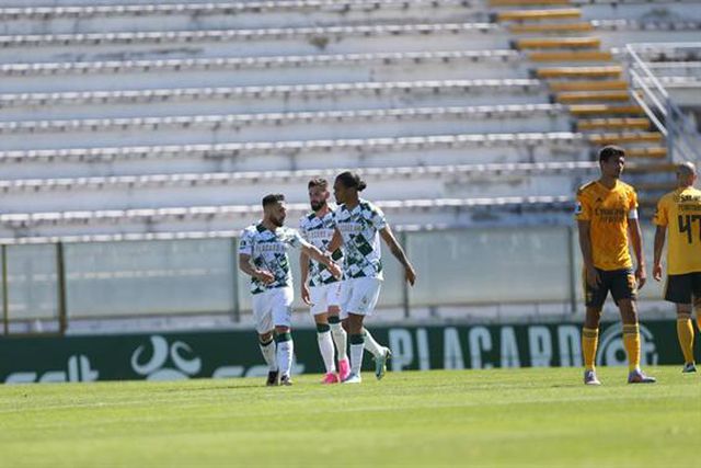 Onze golos! Jogo louco com Moreirense a bater Benfica B por 7-4 (veja o resumo)