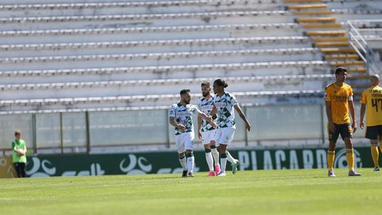 Onze golos! Jogo louco com Moreirense a bater Benfica B por 7-4 (veja o resumo)