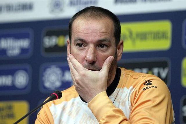 Petit pede uma vitória antes da partida para as seleções