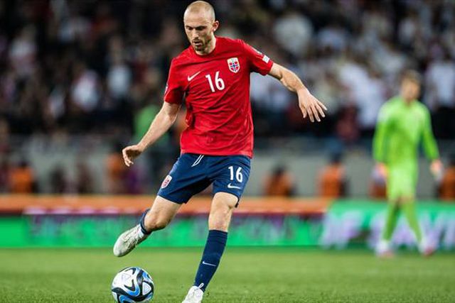 Aursnes assiste para golo de Sorloth (vídeo)