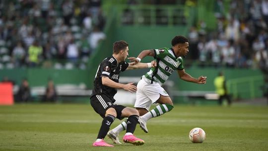 Sporting domina, mas perde em Turim