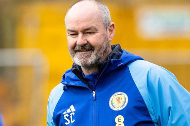 Steve Clarke ao leme da seleção até 2026