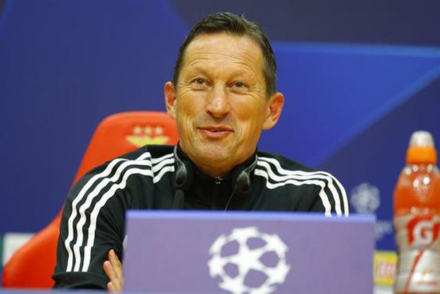 Roger Schmidt esclarece dúvidas sobre disponibilidade de Grimaldo