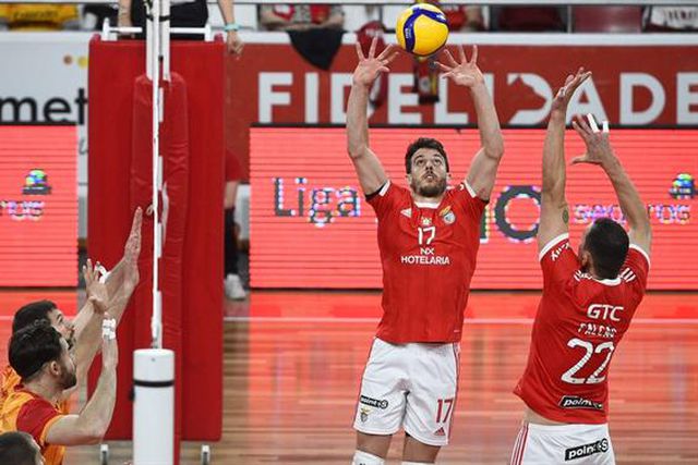Benfica à beira da final