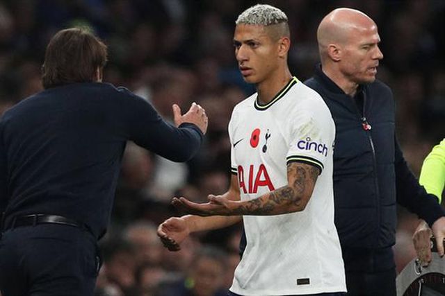 Richarlison nega ultimato à direção para a saída de Conte