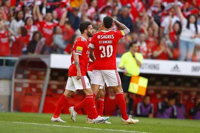 Bailado de Neres e Otamendi coloca o Benfica na frente (vídeo)