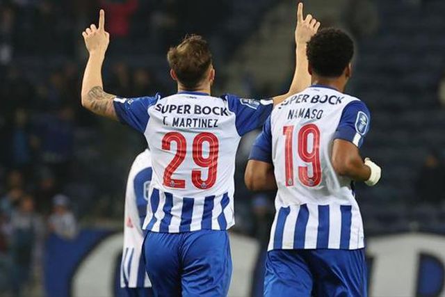 Toni Martínez e Namaso lutam por vaga