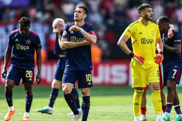 Suspenso no domingo, Groningen-Ajax foi concluído hoje e com vitória para a equipa de Amesterdão