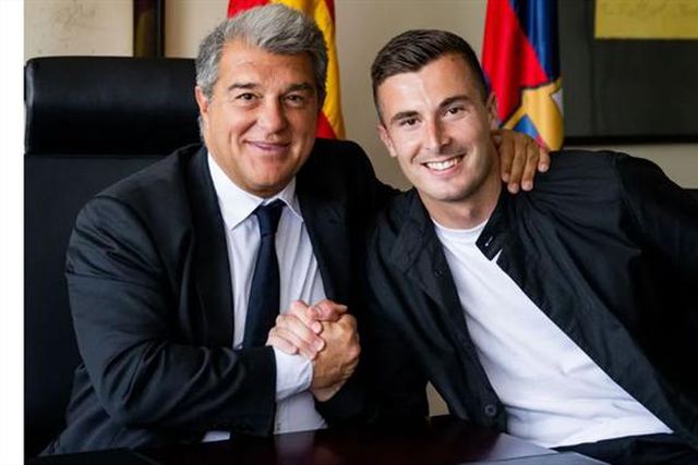 Suplente de Ter Stegen renova até 2026 e fica com cláusula milionária