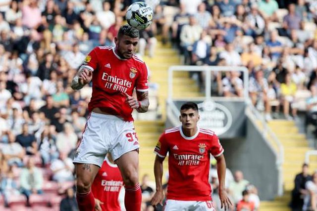Os onzes de Benfica e Inter de Milão