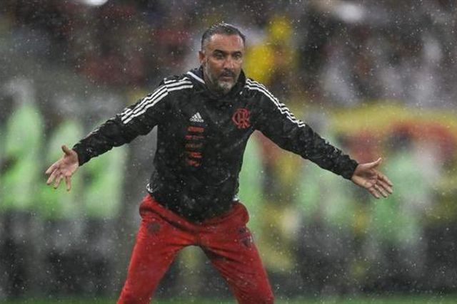 Vítor Pereira sai com indemnização