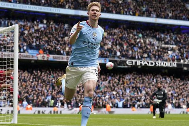 De Bruyne eleito o melhor médio de todos os tempos pelos adeptos