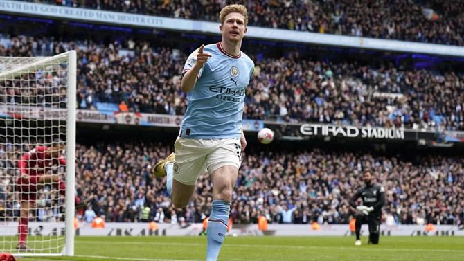 De Bruyne eleito o melhor médio de todos os tempos pelos adeptos