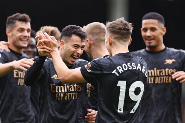 Arsenal vence Fulham, de Marco Silva, antes da receção ao Sporting (veja os golos e um regresso especial)