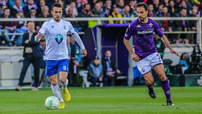 Afonso Sousa fez Lech sonhar mas Fiorentina segue para as 'meias'