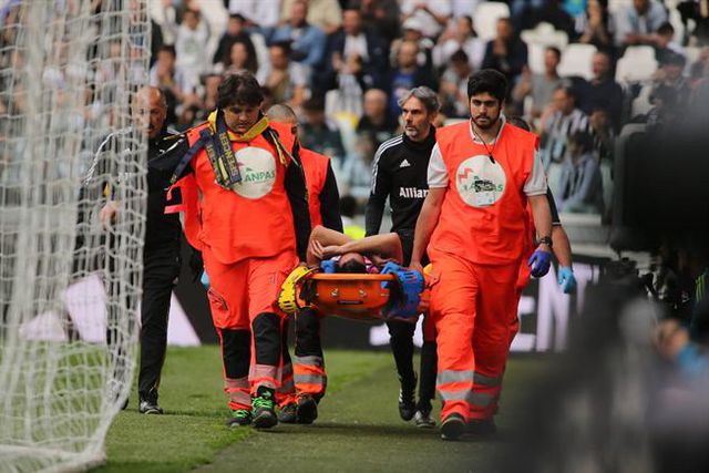 De Sciglio operado com êxito