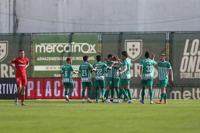 Vila-condenses batem gilistas e atingem os 30 pontos (veja o resumo)