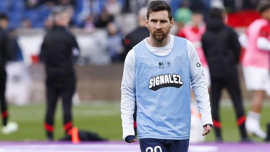 Renovação não avança e Messi é assobiado pelos próprios adeptos