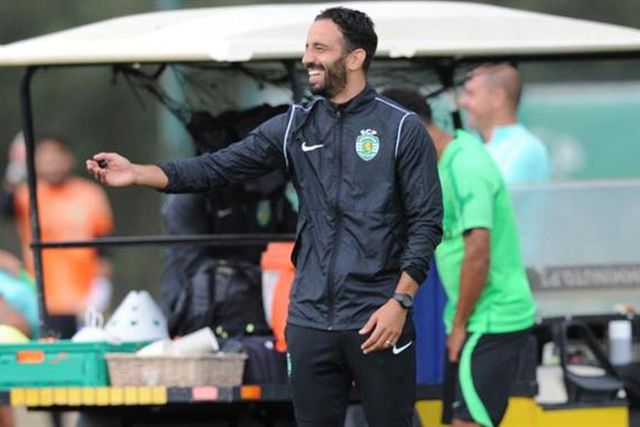 Amorim assume chegada de mais um avançado