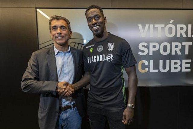 Varela renova contrato: «Quero escrever o meu nome na história»