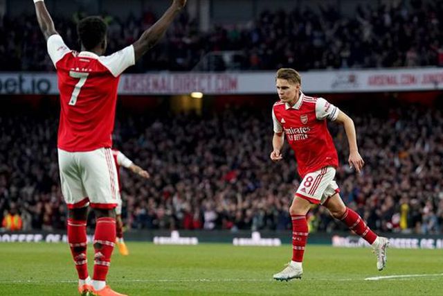 Que atropelo! Arsenal goleia Chelsea ao intervalo (vídeos)