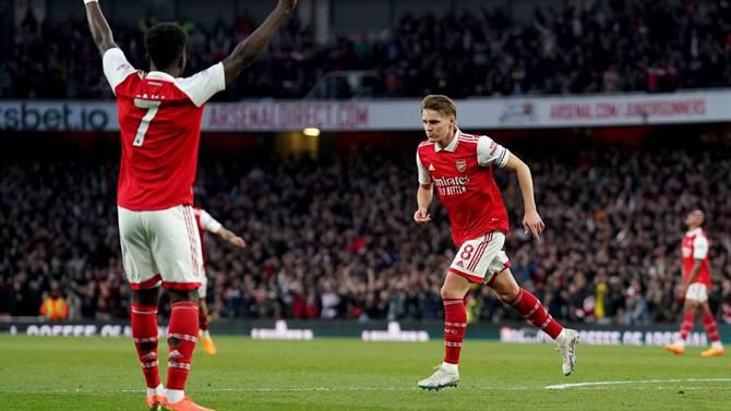 Que atropelo! Arsenal goleia Chelsea ao intervalo (vídeos)