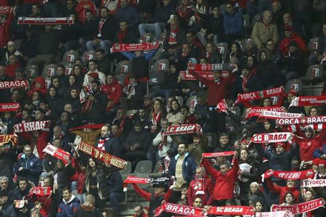 Vinte mil pessoas para o clássico