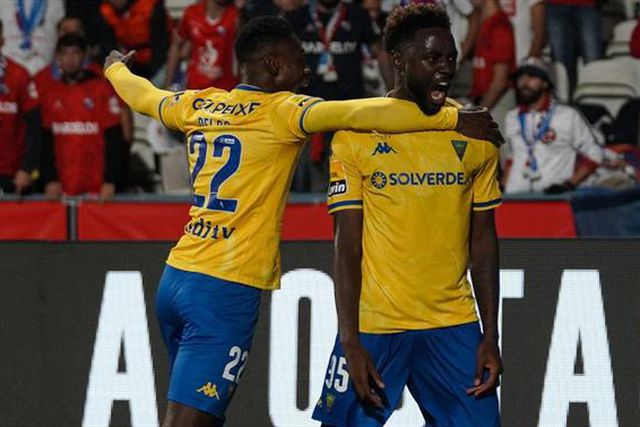 Delos regressa ao banco