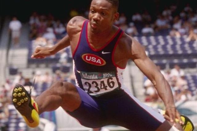 Morreu Calvin Harris, medalha de bronze dos 400 m barreiras nos JO de 1996