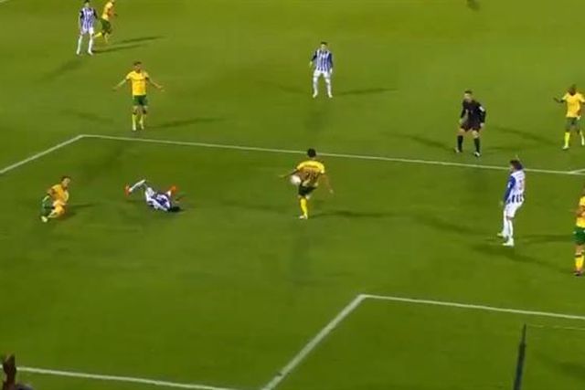 Manafá choca com Nuno Lima e FC Porto volta a pedir penálti (vídeo)