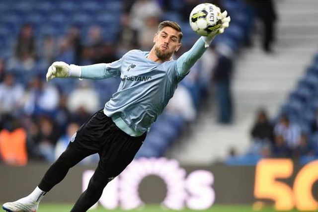 Cláudio Ramos de regresso à baliza