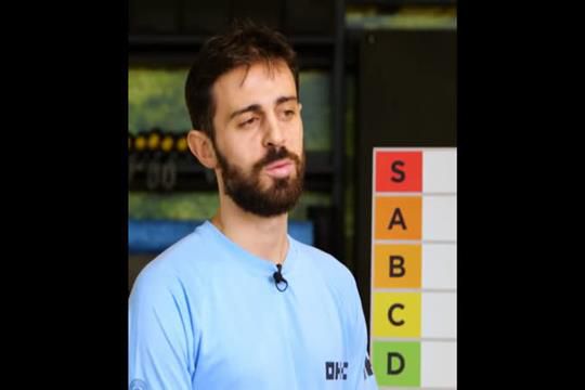 Quem tem o melhor primeiro toque no City? Bernardo Silva escolhe