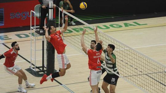 Benfica e Sporting entram a ganhar no ‘play-off’