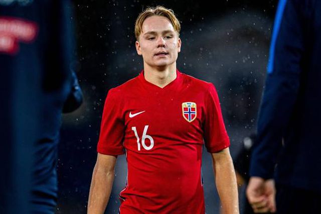 Schjelderup marca na goleada dos sub-19 da Noruega