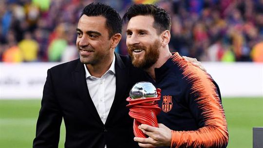 Xavi abre as portas ao regresso de Messi: «Todos gostariam de ver uma última dança»