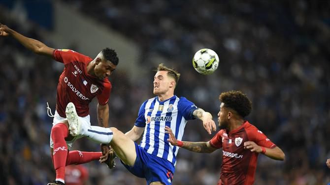 Dragão seguro afunda açorianos e está a quatro pontos da águia!