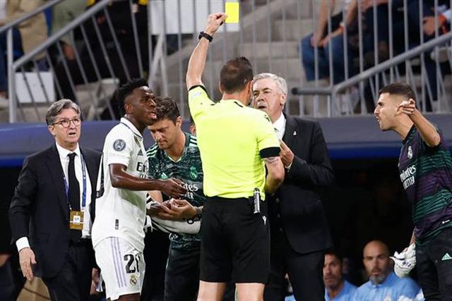 Ancelotti atira-se a Soares Dias