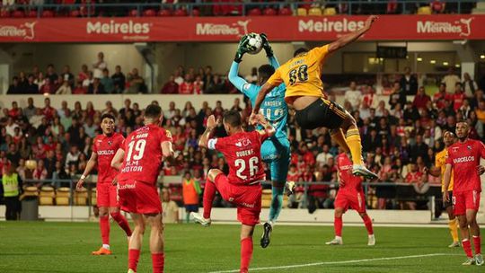 Benfica traz de Barcelos vitória arrancada 'a ferros'