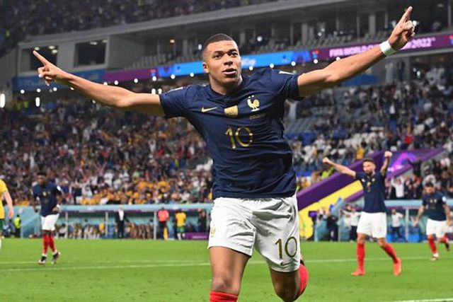 Emiliano Martinez elogia Mbappé após polémica: «É um jogador de classe mundial»