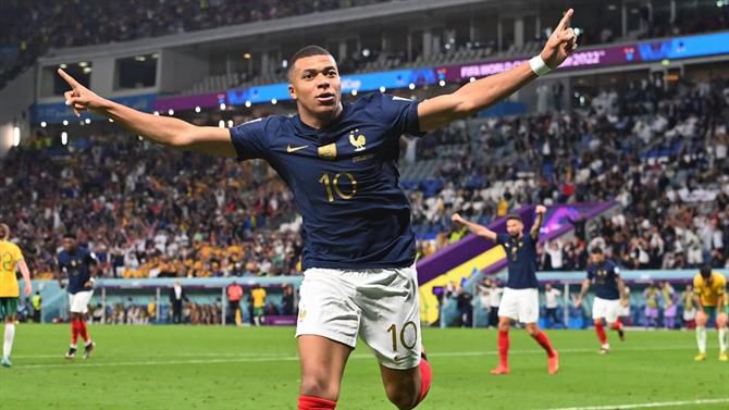 Emiliano Martinez elogia Mbappé após polémica: «É um jogador de classe mundial»