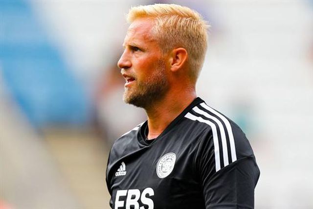 Schmeichel lembra morte de antigo dono do Leicester: «Ainda me custa entrar em aviões»