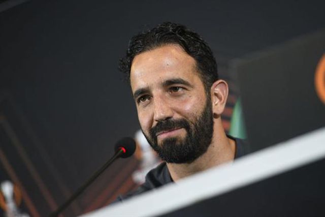 A questão de mais um avançado e uma certeza: «Coates é o melhor cabeceador»